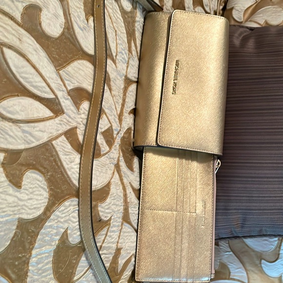 Michael Kors Gold Small Cross Body Handbag With Removable Wallet - Picture 3 of 6